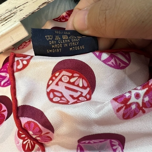 Louis vuitton kimodo dots scarf - Picture 7 of 16